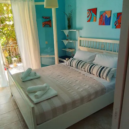 Nona's Karavómilosz