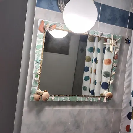 Nona's * Karavomylos